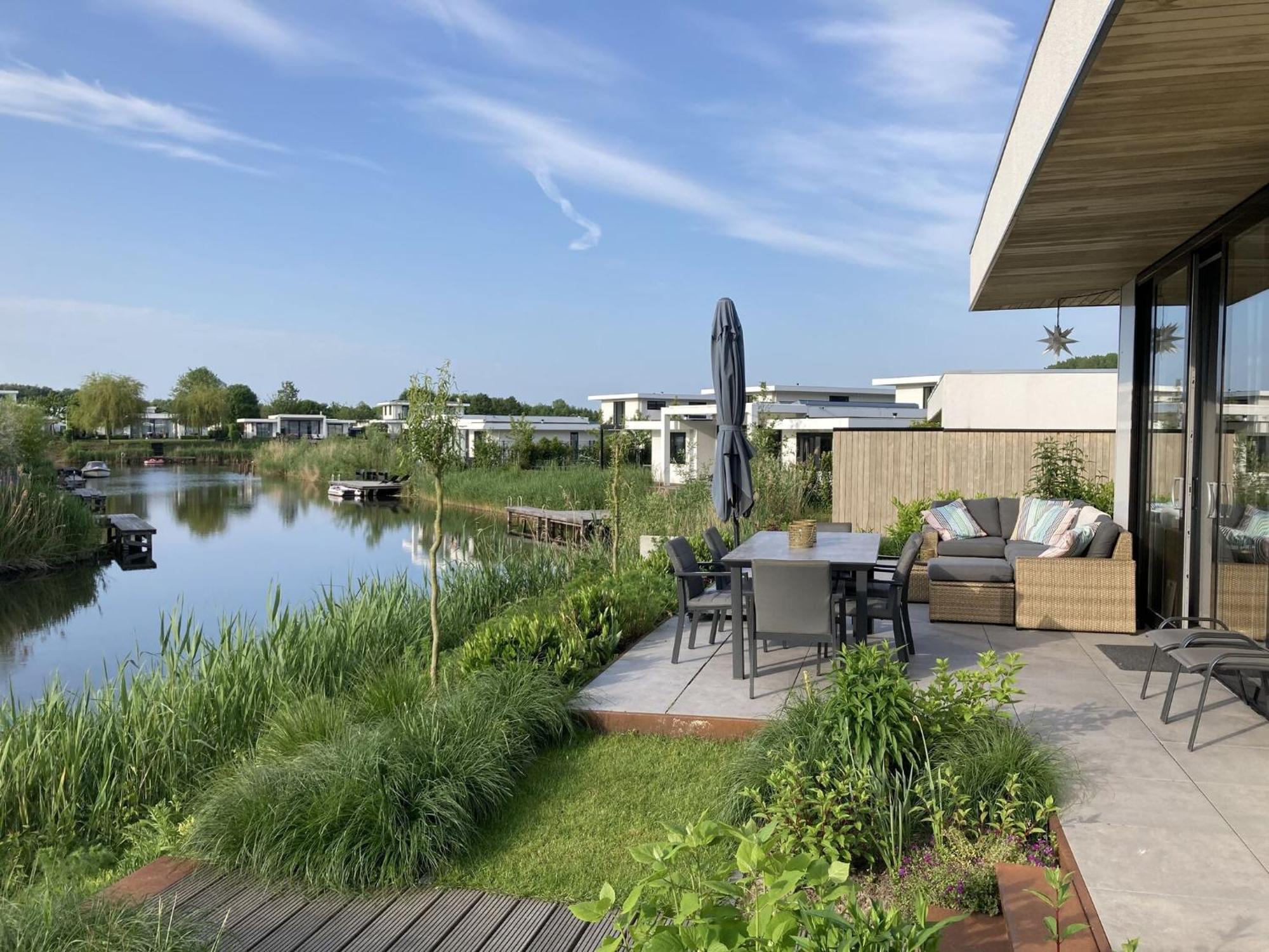 Family Villa With Garden And Jetty Zeewolde Kültér fotó